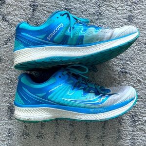 TRIUMPH sauconys, size 8.5, very good condition !